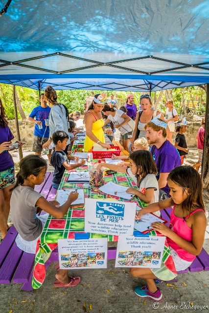 Kids and adults got into the carnival spirit, creating colorful endemic animal crowns. (Photo by Agnès Etchegoyen)